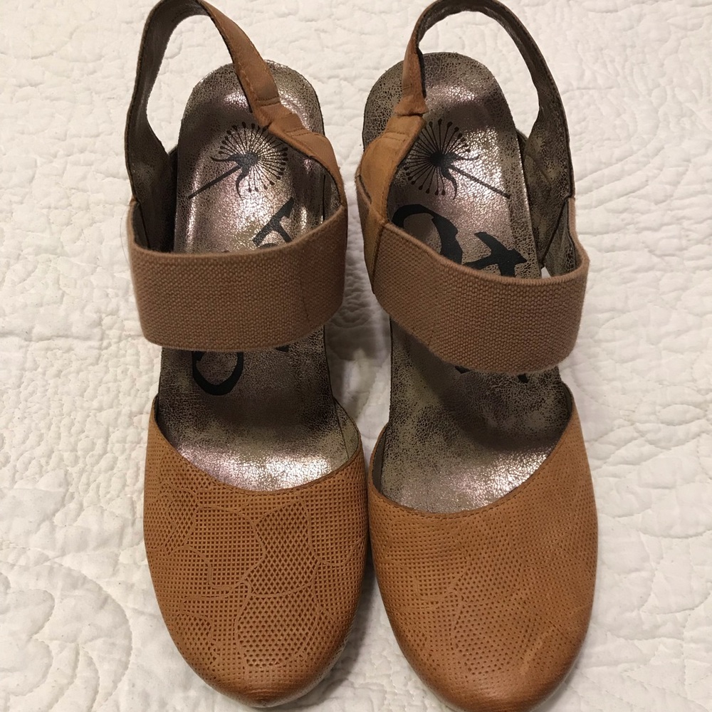 OTBT Tan wedges size 7.5
